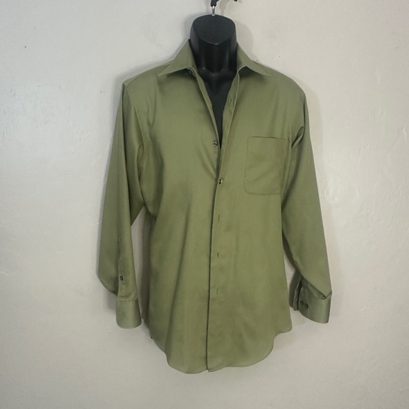 Geoffrey Beene Dress Shirt 15.5/32-33 Gently worn 55% cotton/45% polyester - Picture 1 of 4